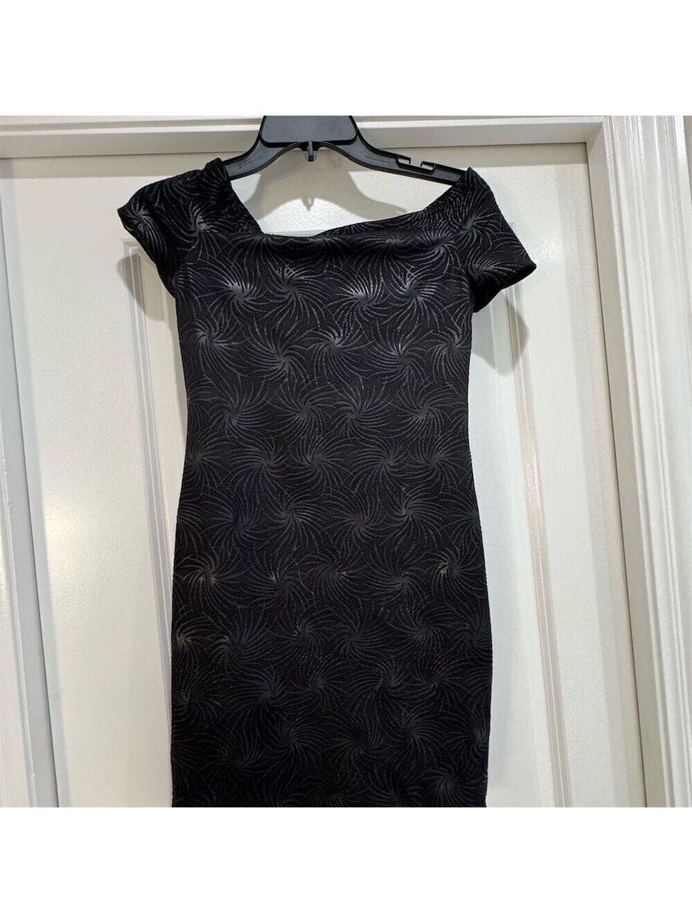 By Debra Juniors Black Off-the-Shoulder Mini Dress Party Cocktail Size 2